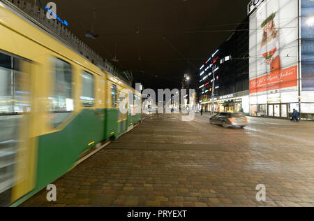 HELSINKI, Finnland - 14. Dezember 2016: Winter abend Ansicht mit Weihnachten Beleuchtung und im Marktgebiet in Helsinki. Stockfoto