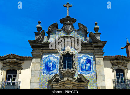 Keramische Fliesen, Azulejos, in der Kapelle der Barmherzigkeit, der Capela da misericórdia, Sao Joao da Pesqueira, São João da pesqueira Stockfoto