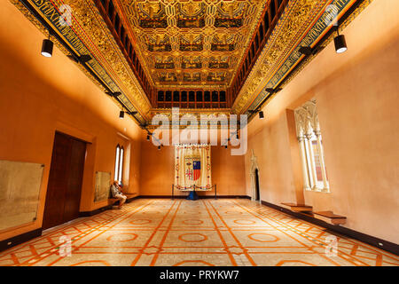 ZARAGOZA, SPANIEN - 01. OKTOBER 2017: Aljaferia Palastes oder Palacio de la Aljaferia ist eine befestigte mittelalterlichen islamischen Palast in der Stadt Zaragoza in Aragon Stockfoto