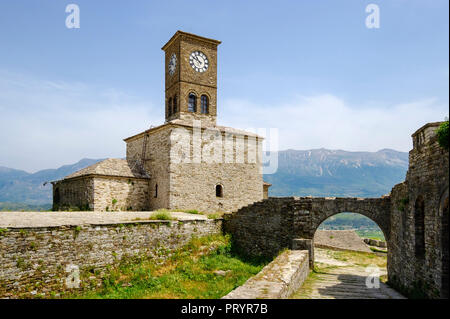 Albanien, Gjirokaster, Clock Tower an der Festung Stockfoto