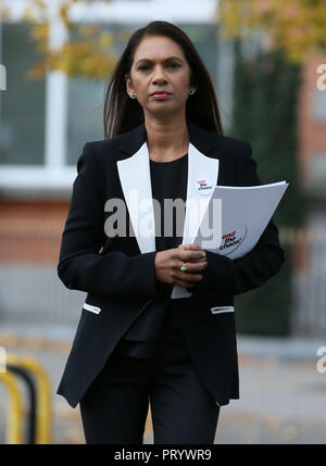 Spoiler Gina Miller kommt an der Sean Hollywood Arts Center in Newry, in einer Diskussionsveranstaltung auf Brexit und der irischen Grenze beteiligen. Stockfoto