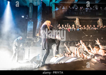 Norwegen, Oslo - September 27., 2018. Die britische heavy metal band Sächsische führt ein Live Konzert am Rockefeller in Oslo. Hier Sänger Biff Byford wird gesehen, live auf der Bühne. (Foto: Gonzales Foto - Terje Dokken). Stockfoto