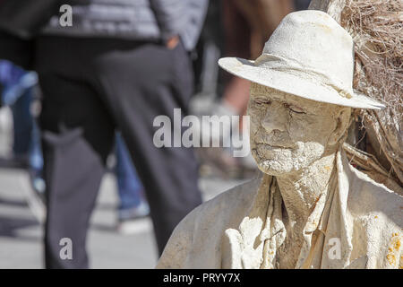 Der Sandmann/Sandman, gesehen hier bei der Durchführung in den Marienplatz in München. Eines der besten Street Entertainer/Performer, die ich je gesehen habe. Stockfoto