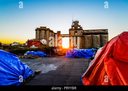 Eine obdachlose Bereich neben einer alten Fabrik - Vigo - Galicien - Spanien Stockfoto