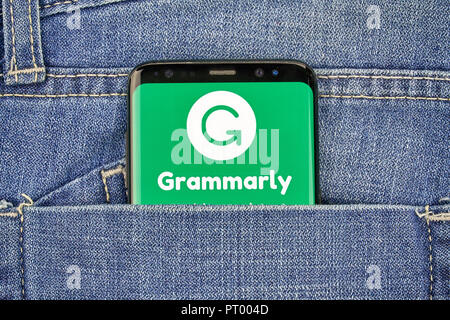 MONTREAL, KANADA - 4. OKTOBER 2018: Grammarly prüfen Logo und App auf einem Samsung S8-Bildschirm. Grammarly ist ein beliebter in englischer Sprache schreiben - Erweiterung s Stockfoto