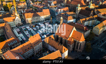 Kirche Unserer Lieben Frau, oder Frauenkirche Nürnberg und Markt im Freien, Nürnberg, Deutschland Stockfoto