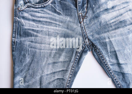 Close up Blue Denim Jeans Textur, Knick, Saum und nähen Detail. Stockfoto