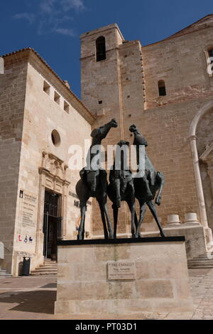 Tres Cavalli außerhalb Iglesia del Carmen Kirche, Mahon, Menorca Stockfoto