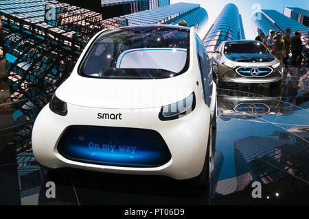 FRANKFURT, Deutschland - 13.09.2017: Smart Vision EQ ForTwo Selbstfahrer City Car präsentiert auf der Frankfurter Automobilausstellung IAA. Der neue Smart ist eine städtische au Stockfoto