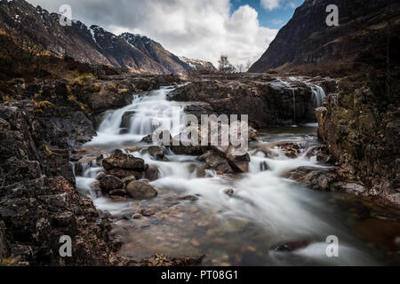 Wasserfälle auf dem Fluss Coe in Glencoe, Scottish Highlands Stockfoto