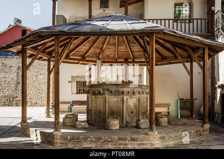 Ansicht einer Waschung Brunnen für islamische Gebete in einer Moschee Hinterhof Stockfoto