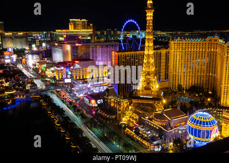 Die Kasinos und Hotels von South Las Vegas Boulevard aka der Las Vegas Strip bei Nacht gesehen