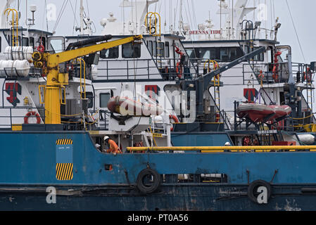 Schiffe im Atlantik Hafen von Walvis Bay, Namibia. Stockfoto