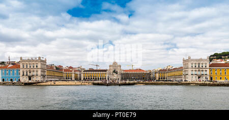 Lissabon City Skyline vom Fluss Tajo in Richtung der Commerce Square gesehen Stockfoto