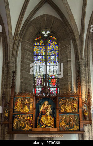 Innenraum der Stiftskirche Sankt Peter in Salzburg in der Stadt Salzburg, Österreich. Katholische Kirche und Kloster aus dem 7. Jahrhundert. Stockfoto