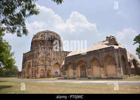 Die Gräber von bahmani Herrscher in Ashtur, Bidar, Karnataka, Indien Stockfoto
