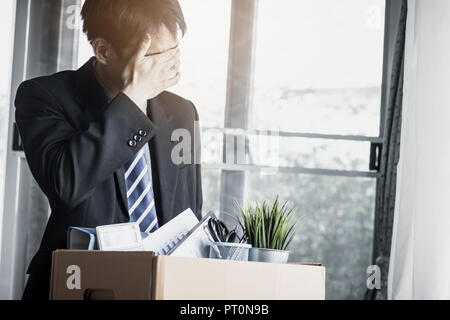 Geschäftsmann deprimiert und Traurigkeit, weil der Arbeitslosen Stockfoto