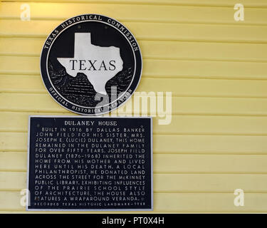 Offizielle historische Medaillon von der Texas historischen Kommission an der Wand der Dulaney Haus Kastanie Square Historic Village, McKinney Texas. Stockfoto