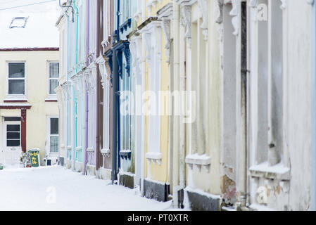 Ein Blick auf die Straße nach einem Schneesturm. Falmouth, Cornwall Stockfoto