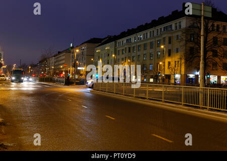 HELSINKI, Finnland - 15. Dezember 2016: Morgen Winter Blick mit Weihnachten Beleuchtung und im Marktgebiet in Helsinki. Stockfoto