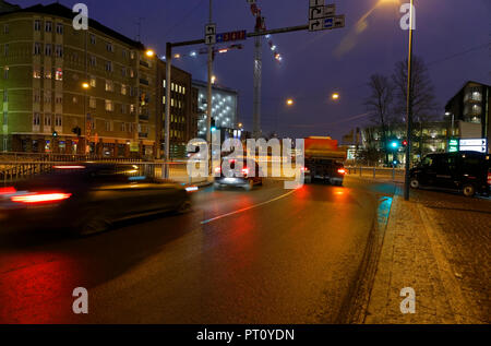 HELSINKI, Finnland - 15. Dezember 2016: Morgen Winter Blick mit Weihnachten Beleuchtung und im Marktgebiet in Helsinki. Stockfoto