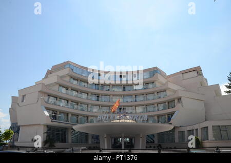 Vor dem Hotel Drim in Struga Mazedonien Stockfoto