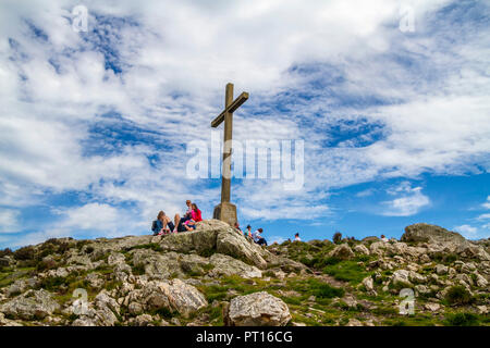 Cross Bray Head, Wicklow, Irland, Wandern Klettern, Gesundheit Wohlbefinden Konzept tag Dublin, Dinge zu tun, Sehenswürdigkeiten, Klettern Fels Felsen blond Stockfoto