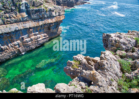 Malerische Mund der Hölle (Boca de Inferno) Schlucht in der Nähe von Cascais, Portugal Stockfoto