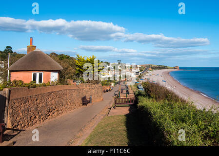 Budleigh Salterton, Devon, Großbritannien. Blick nach Osten, mit Otter Kopf im Hintergrund. Stockfoto