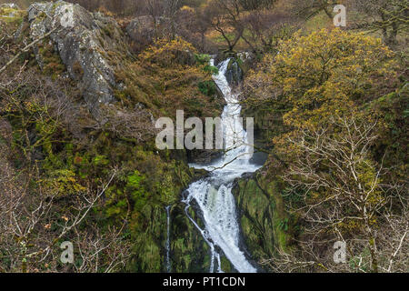 Llanberis Wasserfall auch als ceunant Mawr Wasserfall an der Afon (Fluss) Arddu bekannt, die den oberen Teil in der Nähe von Llanberis North Wales UK November 59 Stockfoto