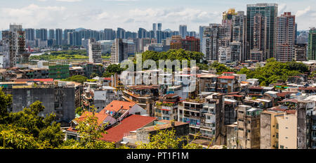 Tolle Aussicht auf die urbane Landschaft von Macau, eines der am dichtesten besiedelten Gebiet weltweit. Die eigenwillige Wohngebäude... Stockfoto