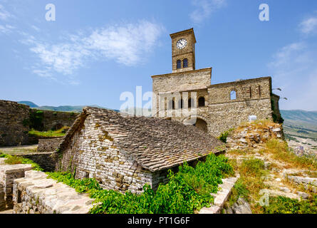 Albanien, Gjirokaster, Clock Tower an der Festung Stockfoto