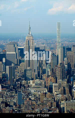 USA, New York, Manhattan, Empire State Building und 432 Park Avenue Stockfoto