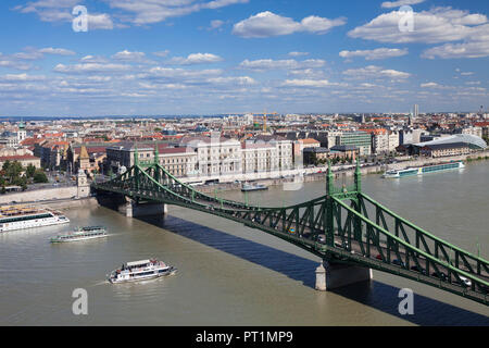 Liberty Brücke über der Donau mit Blick auf Pest, Budapest, Ungarn Stockfoto