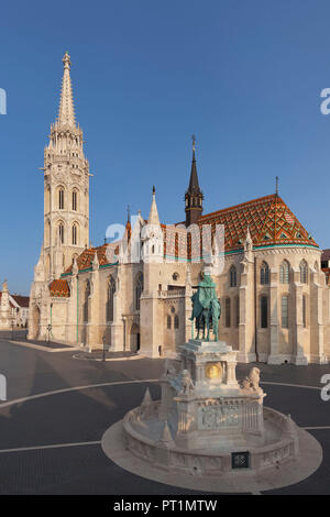 Reiterstandbild von König Stephan I., Matthias Kirche, Fisherman's Bastion an der Budaer Burg, Budapest, Ungarn Stockfoto