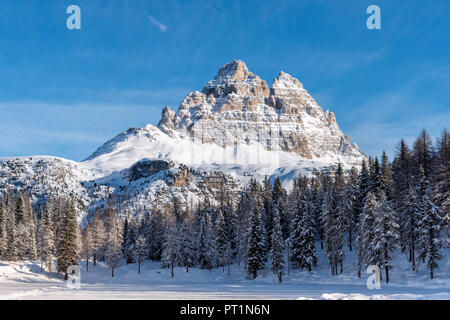 Misurina, Auronzo, Provinz Belluno, Venetien, Italien, Europa, die Gipfel der Drei Zinnen von Lavaredo Stockfoto