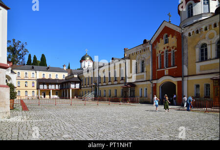 Neue Athos, Abchasien - Juni 3. 2018. Hof in Nowy Afonsky für Männer Kloster Stockfoto