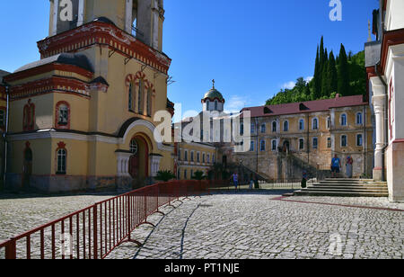 Neue Athos, Abchasien - Juni 3. 2018. Hof in Nowy Afonsky für Männer Kloster Stockfoto