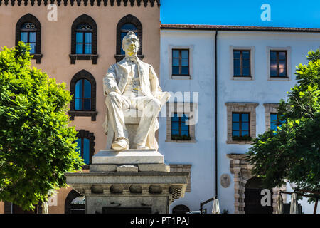 Nahaufnahme der Statue in der Tola, der Platz in der Stadt Sassari, Sardinien Stockfoto