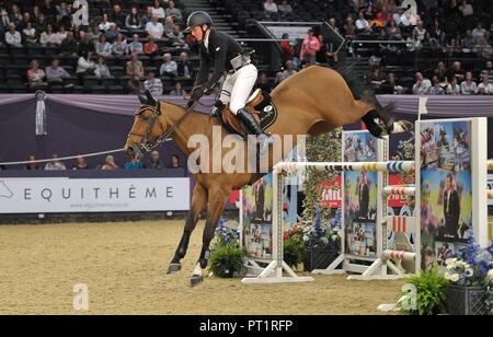 Birmingham, Großbritannien. 5. Oktober, 2018. Peter Maloney (IRL), 'Victoria'. Concours Hippique International. Tribüne willkommen Einsätze. Pferd des Jahres zeigen (HOYS). National Exhibition Centre (NEC). Birmingham. UK. 05.10.2018. Credit: Sport in Bildern/Alamy leben Nachrichten Stockfoto