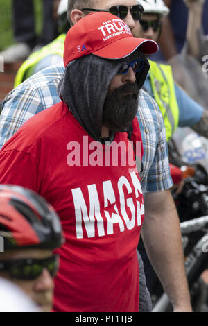 Charlottesville, Virginia, USA. 12 Aug, 2018. Ein Alt-rechten Demonstranten während der Unite Rechts 2 Kundgebung in Washington, DC am 12. August 2018. Die Unite rechts Rallye ist eine Sammlung von "alt-right" Demonstranten. Credit: Alex Edelman/ZUMA Draht/Alamy leben Nachrichten Stockfoto