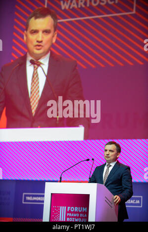 Krakau, Polen. 5. Okt, 2018. Zbigniew Ziobro, polnische Ministerin für Justiz gesehen, eine Rede während der Eröffnungszeremonie des Gesetz 4 Wachstum Forum auf Eis Krakau Congress Center. Credit: Omar Marques/SOPA Images/ZUMA Draht/Alamy leben Nachrichten Stockfoto