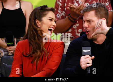 New York, NY, USA. 5. Okt, 2018. Minka Kelly und Alan Ritchson an der Titans Interview während der 2018 New York Comic Con Im Jacob K. Javits Convention Center in New York City am 5. Oktober 2018. Credit: Diego Corredor/Medien Punch/Alamy leben Nachrichten Stockfoto