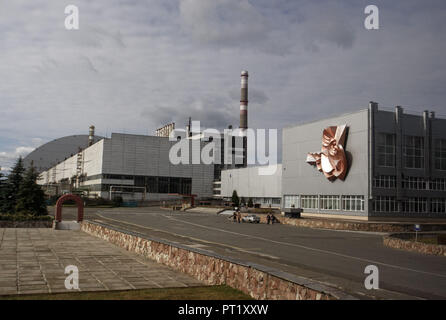 Kiew, Kiew, Ukraine. 5. Okt, 2018. Das Kernkraftwerk Tschernobyl liegt am Tschernobyl. Solar Tschernobyl gesehen hat über 16.000 Quadratmeter von 3.800 Solarmodulen erwartet 1,0 MWp Strom pro Jahr zu erzeugen, das ist ein gemeinsames Projekt von Rodina''" der Enerparc AG Konsortium gegründet in 2013 und seine Ziele ist erneuerbare Energie Projekte in den Bereichen, die von der Tschernobyl-Katastrophe abgerissen wurden zu implementieren, die Produktionskapazität der Solar Tschernobyl ist 1024 MWh/Jahr. Credit: Pavlo Gontschar/SOPA Images/ZUMA Draht/Alamy leben Nachrichten Stockfoto