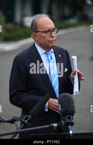 Washington, Vereinigte Staaten von Amerika. 05 Okt, 2018. WASHINGTON, DC: Larry Kudlow Direktor des National Economic Council spricht mit der Presse im Weißen Haus am 5. Oktober 2018. Credit: Tasos Katopodis/CNP | Verwendung der weltweiten Kredit: dpa/Alamy leben Nachrichten Stockfoto