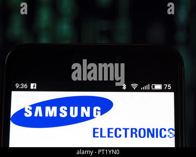 September 27, 2018 - Kiew, Ukraine - Samsung Logo auf dem Smartphone angezeigt. Samsung ist einer südkoreanischen multinationalen Konglomerat in Samsung Stadt, mit Hauptsitz in Seoul. (Bild: © Igor Golovniov/SOPA Bilder über ZUMA Draht) Stockfoto