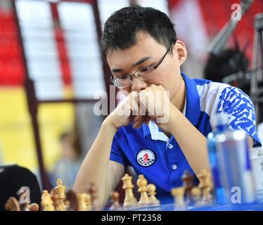 Batumi, Georgia. 5. Okt, 2018. Yu Yangyi von China konkurriert in den Abschliessenden 43 Schacholympiade in Batumi, Georgien, am Okt. 5, 2018. China fegte sowohl offene als auch Frauen Meister am 43 Schacholympiade in Batumi, Georgien, am Freitag, die erste Doppel des Turnier - gold Geschichte in 32 Jahren. Credit: tamuna Kulumbegashvili/Xinhua/Alamy leben Nachrichten Stockfoto