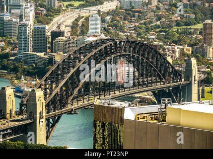 Sydney, New South Wales, Australien. 9. Nov 2008. Die gewölbte Sydney Harbour Bridge vom Sydney Tower, dem höchsten Gebäude in Sydney gesehen, es ist ein beliebter Beobachtungspunkt für Besucher und Touristen. Credit: Arnold Drapkin/ZUMA Draht/Alamy leben Nachrichten Stockfoto