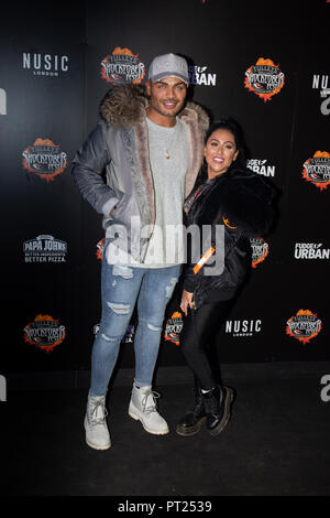 Crawley, Großbritannien. 05 Okt, 2018. Nathan Henry und Sophie Kaseai von Geordie Ufer besucht die von hocktober ' Drücken Sie die Taste Nacht am Tulleys Hof am 5. Oktober 2018 in Crawley, West Sussex Credit: Paul Licorish/Alamy leben Nachrichten Stockfoto