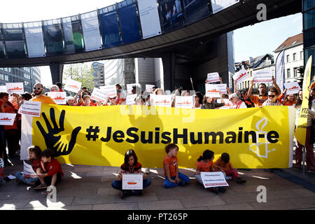 Brüssel, Belgien. 6. Oktober 2018. Die Leute, um einen Protest zu inszenieren, nachdem Wassermann's migrant Rettung Schiff Flagge Widerrufen nach angeblicher Druck von der italienischen Regierung. Alexandros Michailidis/Alamy leben Nachrichten Stockfoto